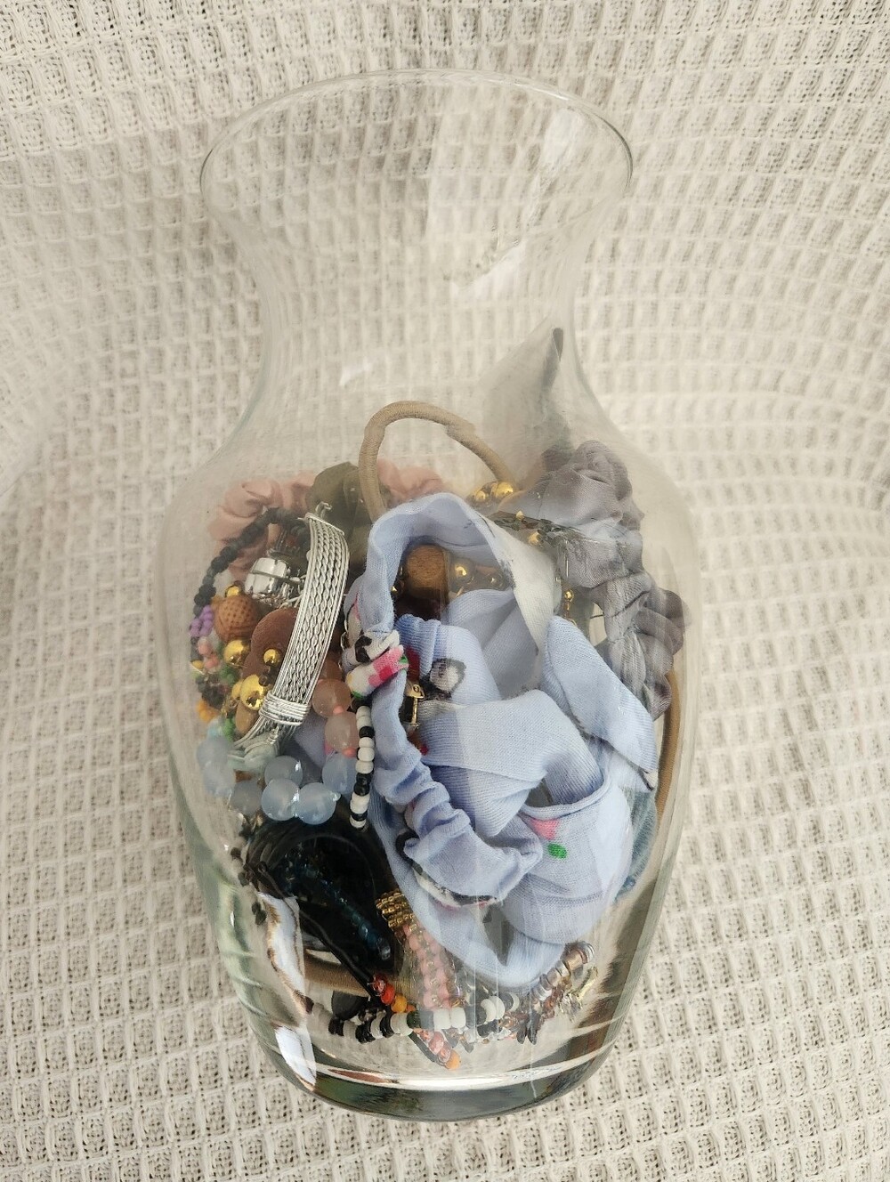 Mystery Accessory Vase - Picture 5 of 8